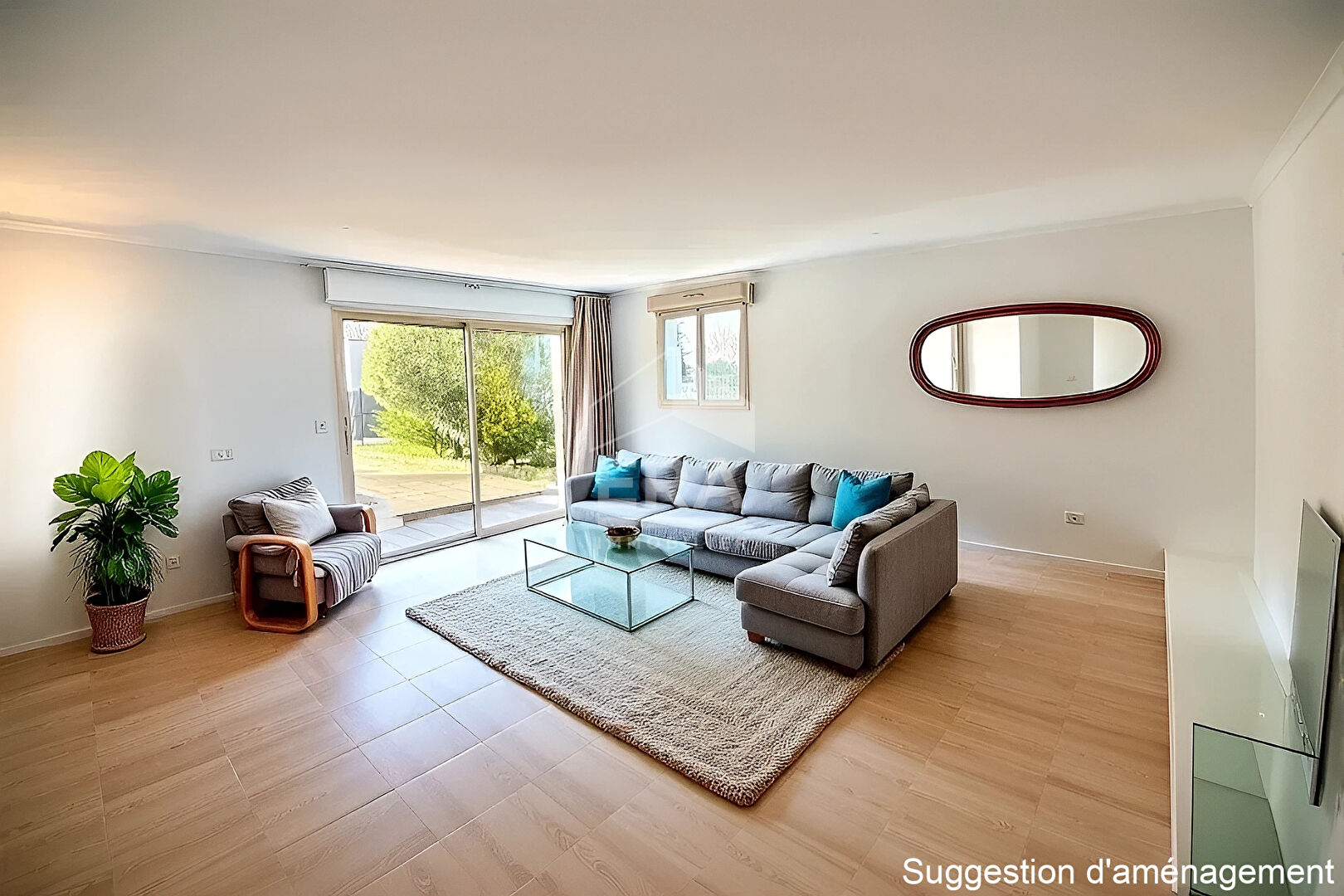 GRANDE MAISON AU CALME AVEC ESPACES DE VIE AU RDC  - COMMERCES A PIED - DPE C