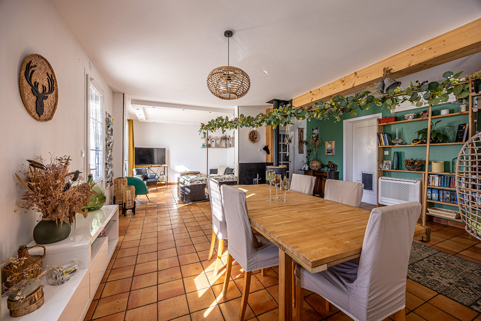 Photo PROCHE BREUILLET - GRANDE MAISON DE CARACTERE BELLES PRESTATIONS - EMPLACEMENT RARE - PAS DE TRAVAUX image 5/6