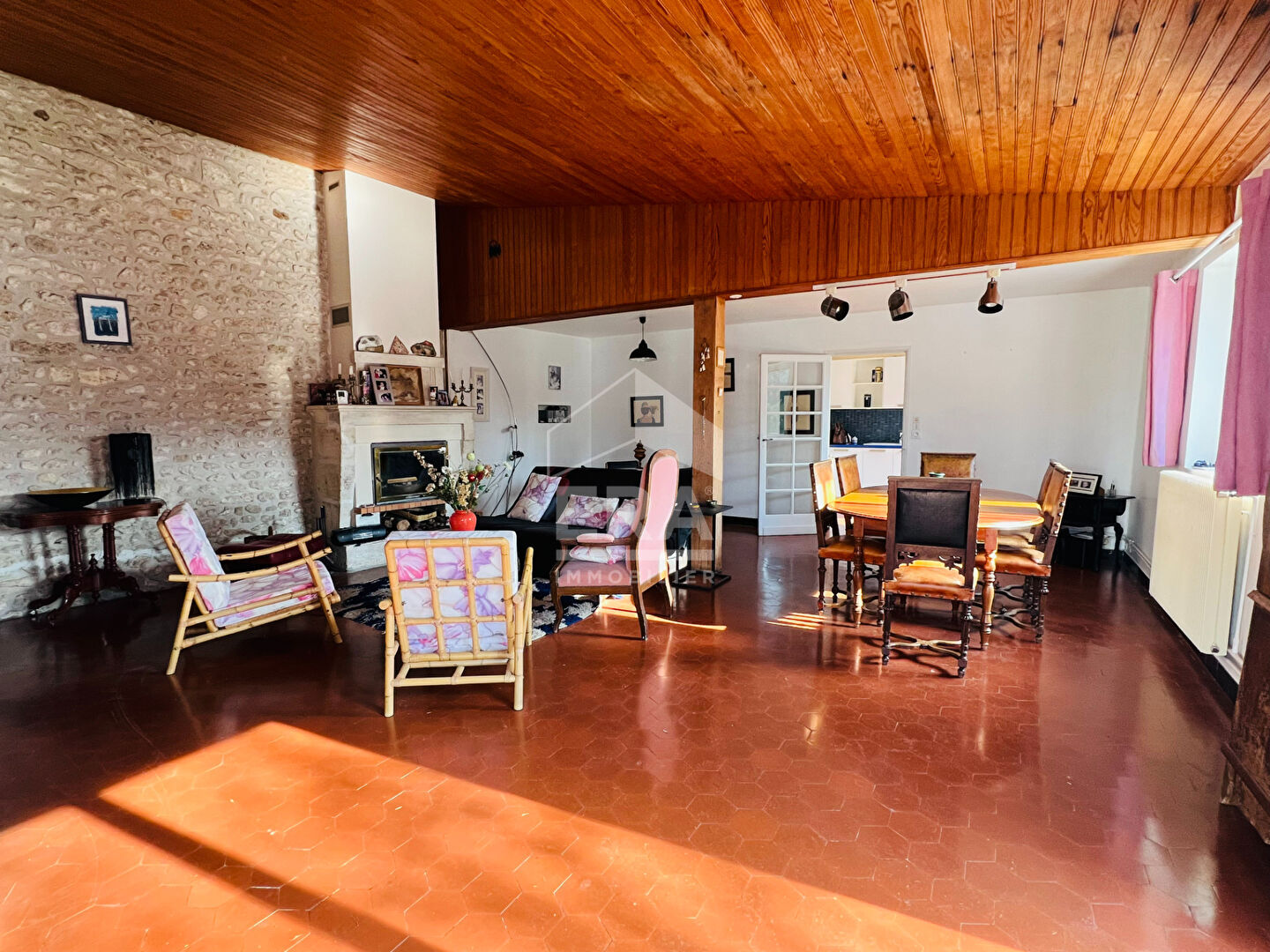 Photo MAISON DE CHARME - QUARTIER CALME - BELLE PIECE DE VIE image 2/6