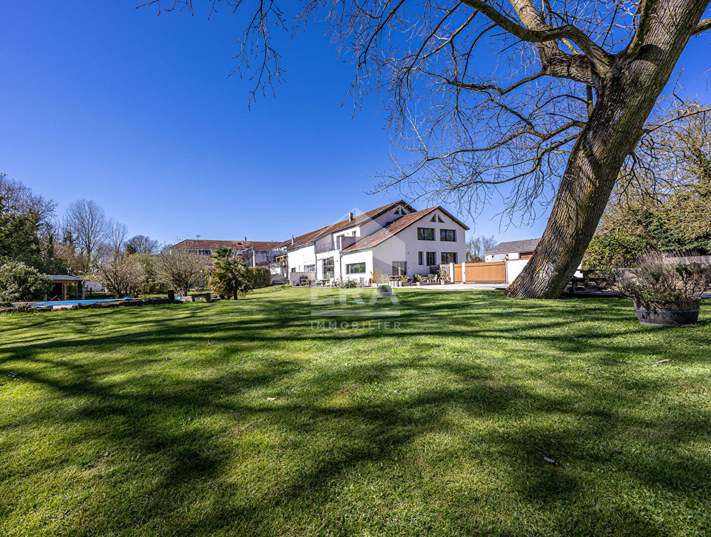 Photo Maison familiale 296 m2 image 1/6