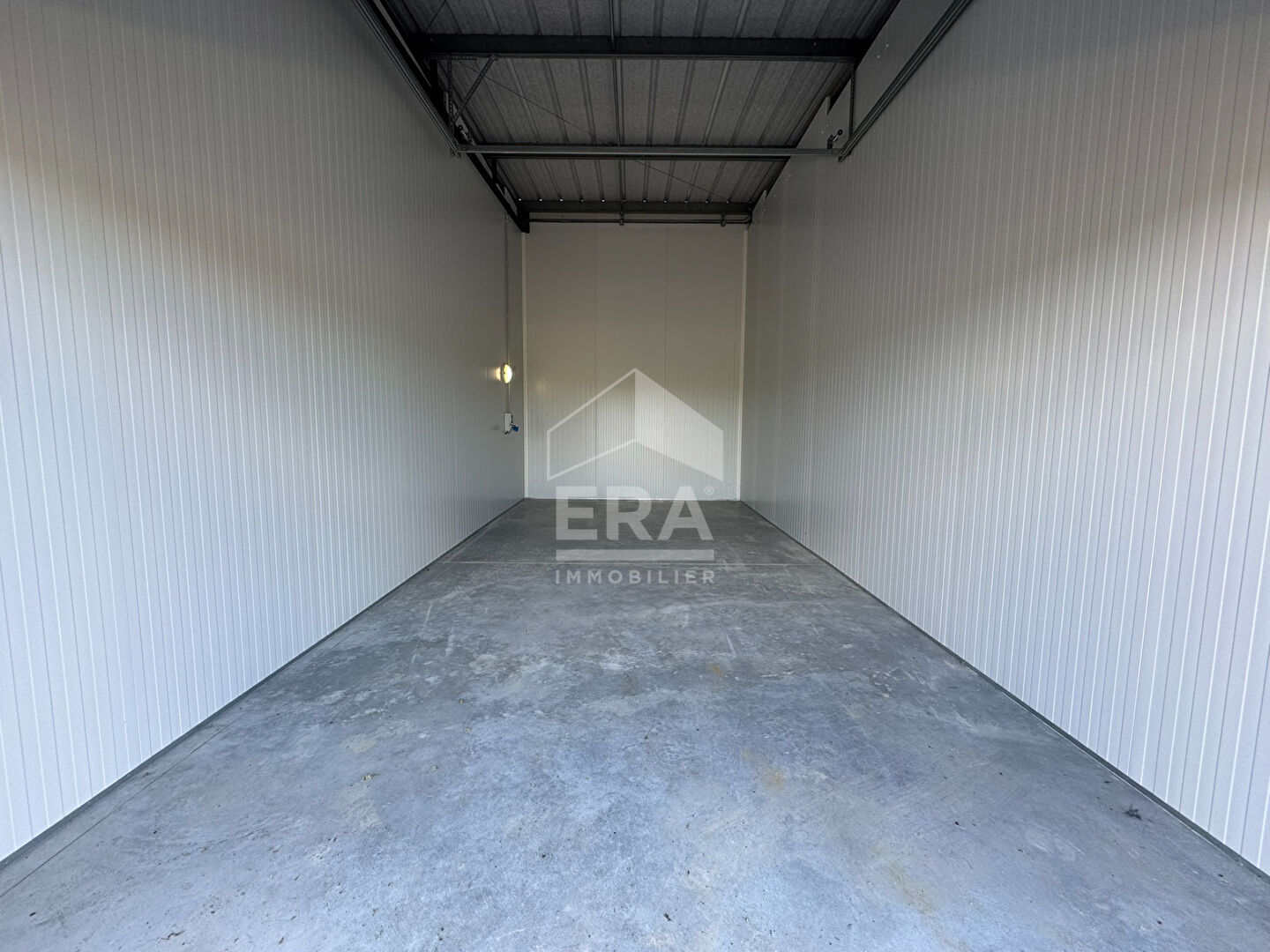 Photo INVESTISSEMENT dans un secteur en plein développement - BOXS DE STOCKAGE - BEL EMPLACEMENT image 2/4