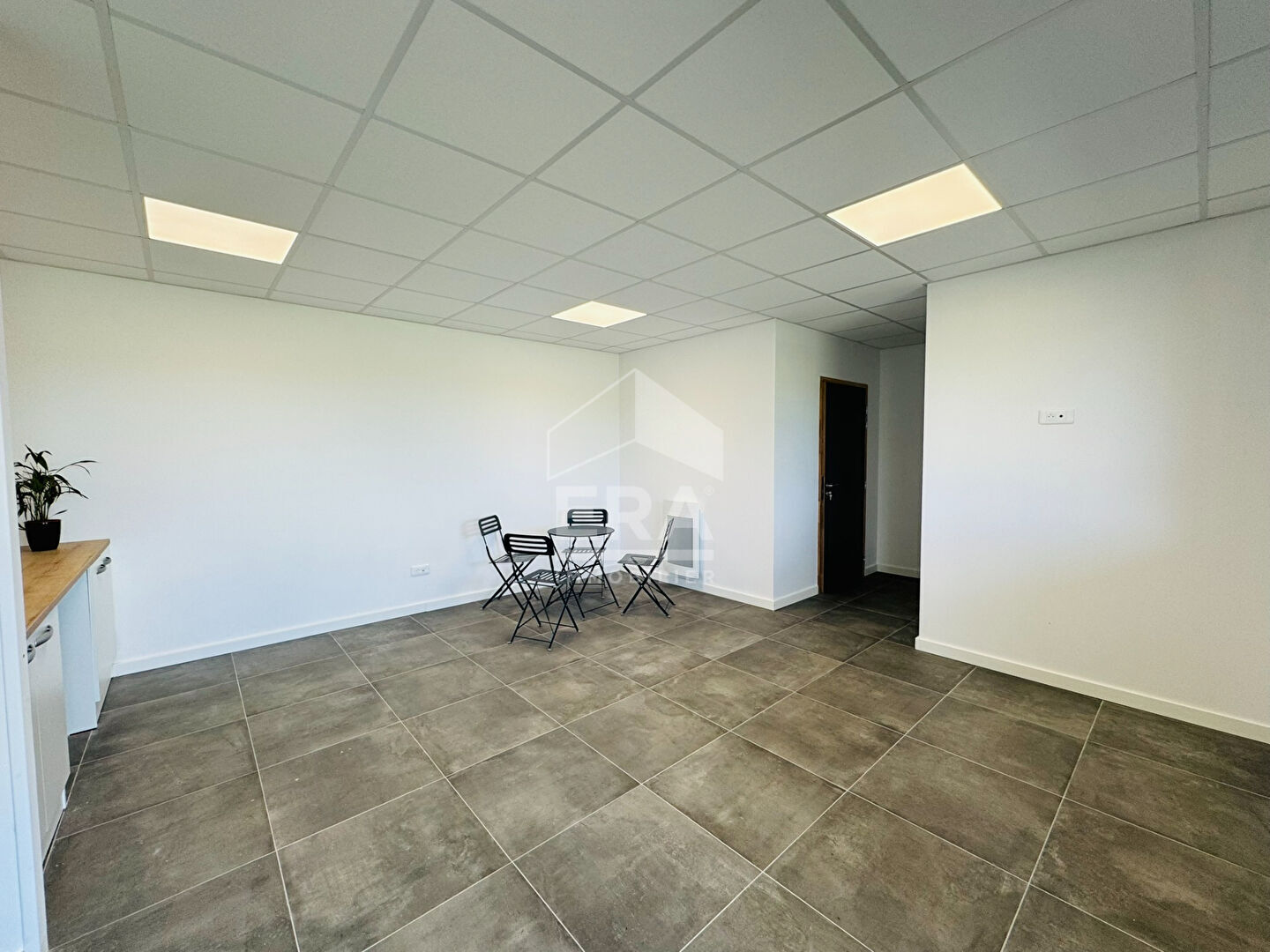 Photo INVESTISSEMENT dans un secteur en plein développement - BOXS DE STOCKAGE - BEL EMPLACEMENT image 3/4