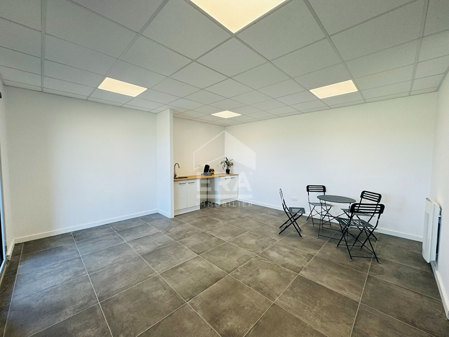 Photo INVESTISSEMENT dans un secteur en plein développement - BOXS DE STOCKAGE - BEL EMPLACEMENT image 4/4