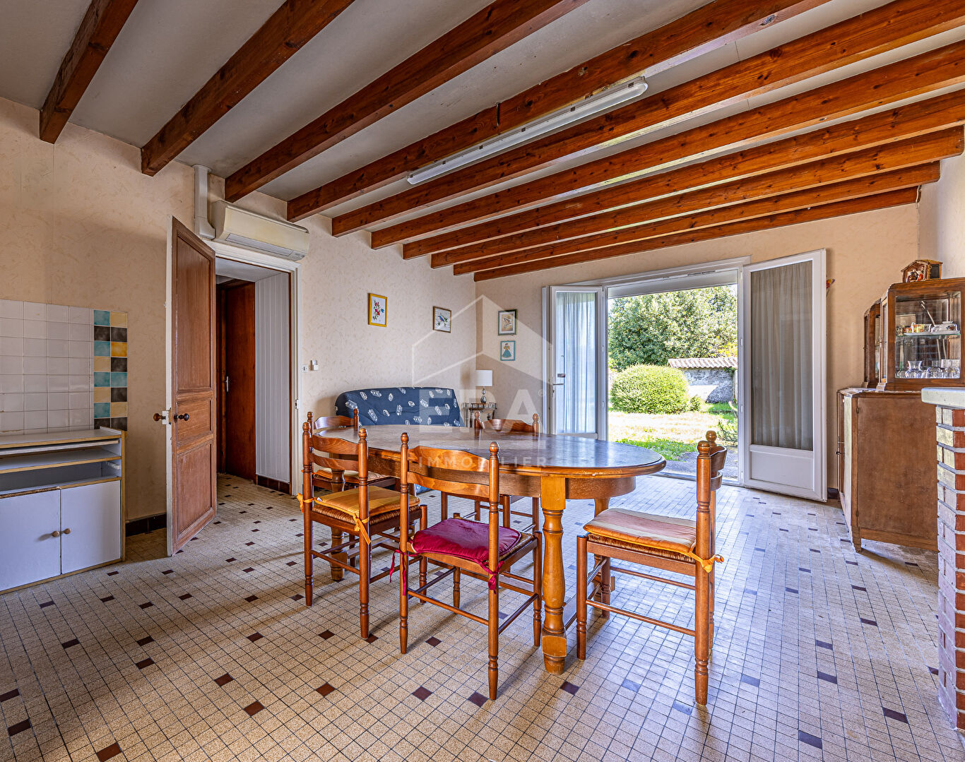 Photo ETAULES - Maison ancienne à rénover - Vaste terrain constructible, coeur de ville image 4/6