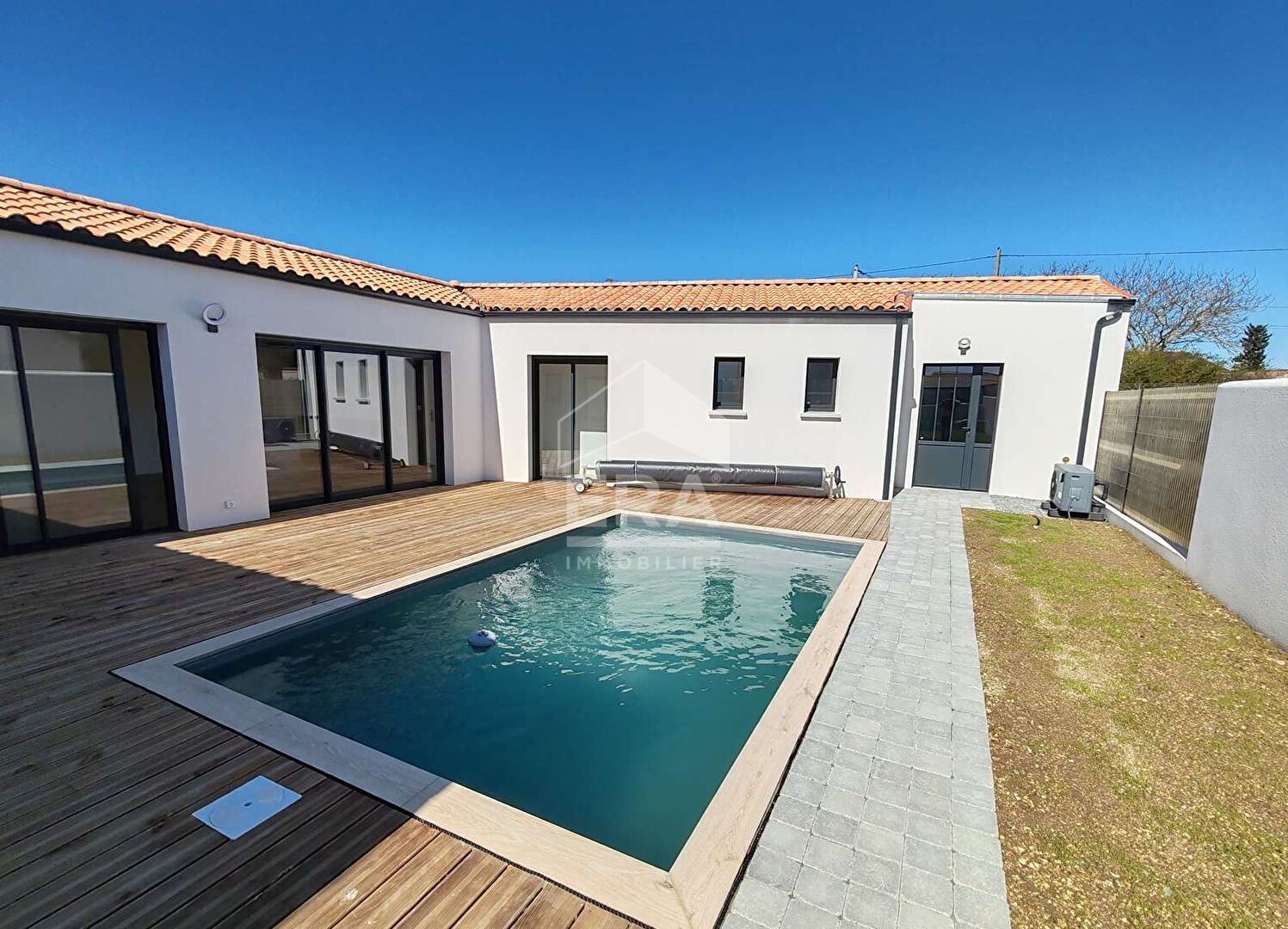 Maison Le thou de 139m2 avec piscine.