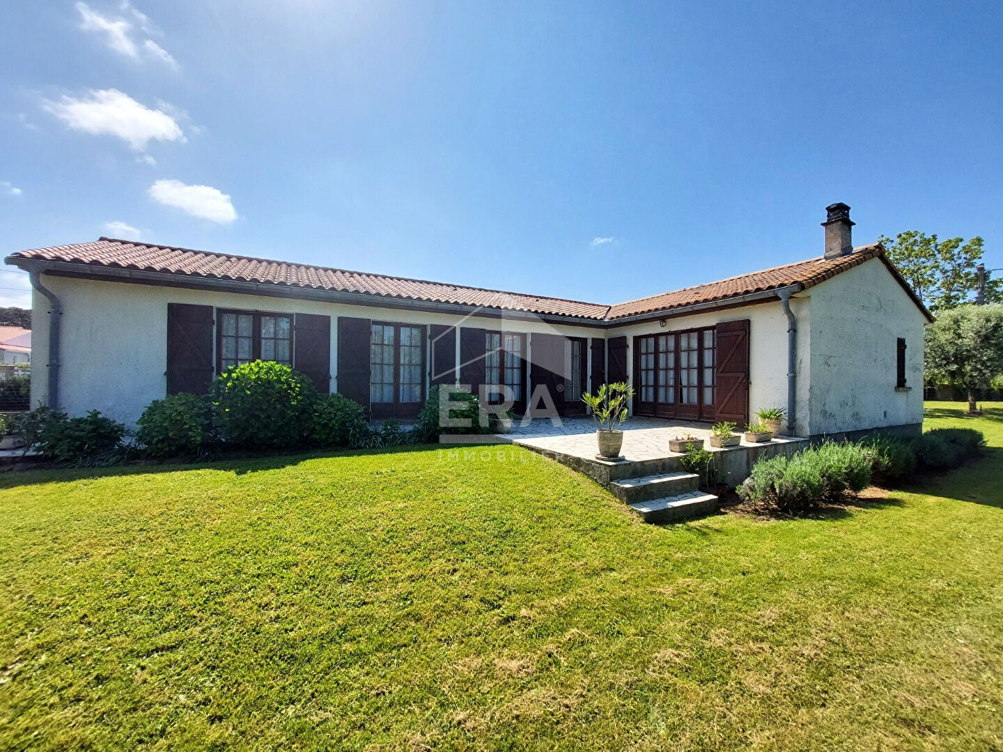 PROCHE DU LAC DE SAINT PALAIS SUR MER - PLAIN PIED - MAISON 5 PIECES - 112 M2