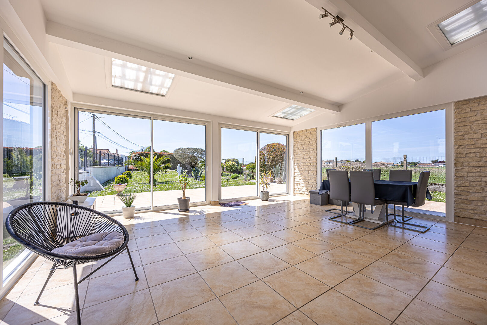 Photo Maison familiale à Saint-Georges-de-Didonne 165 m² habitables sur 790 m² de terrain image 2/6