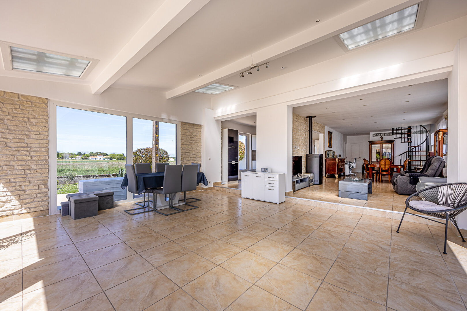 Photo Maison familiale à Saint-Georges-de-Didonne 165 m² habitables sur 790 m² de terrain image 3/6