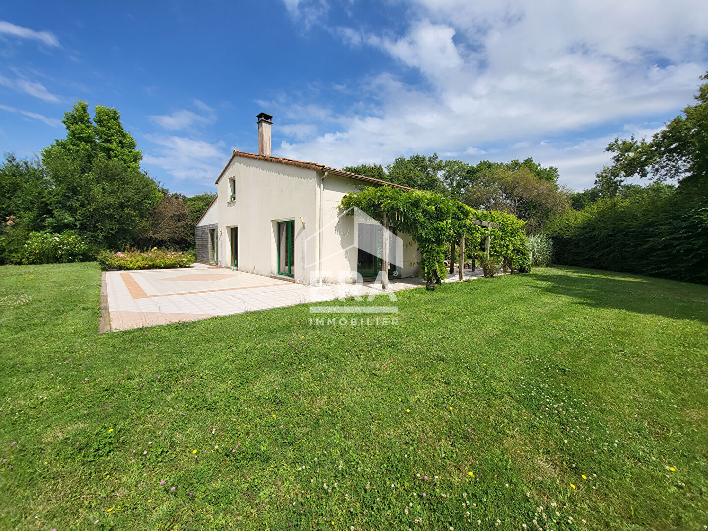 Photo GRANDE MAISON ATYPIQUE - SECTEUR CALME ET VERDOYANT image 2/6