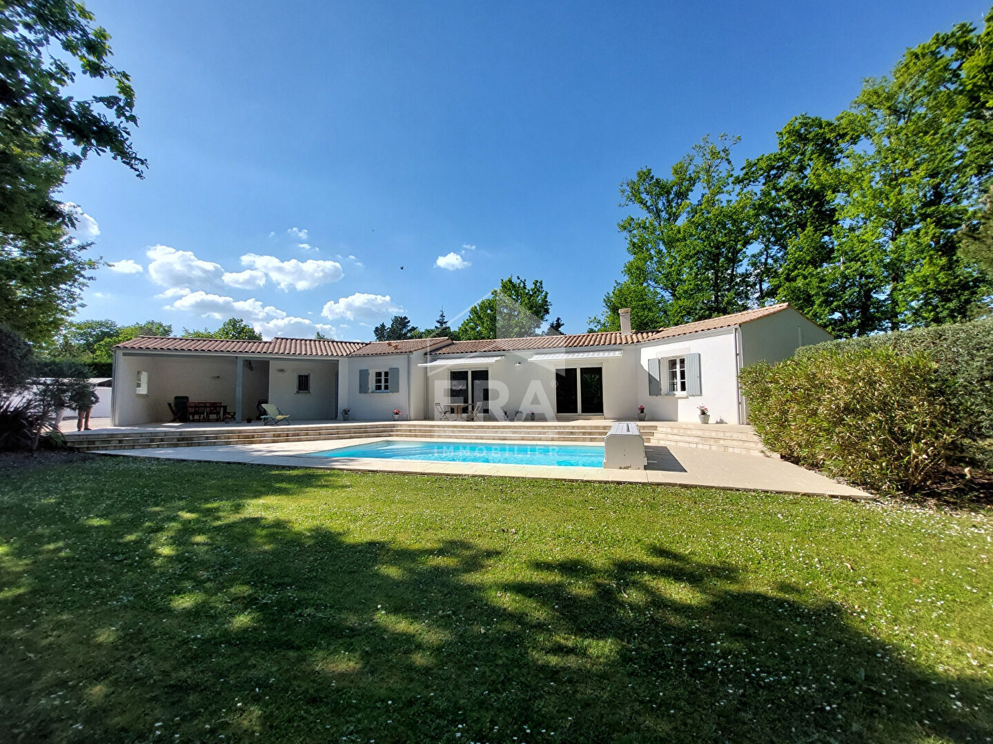 HAVRE DE PAIX A BREUILLET - VILLA PLAIN PIED  - 5 PIECES 140 M2