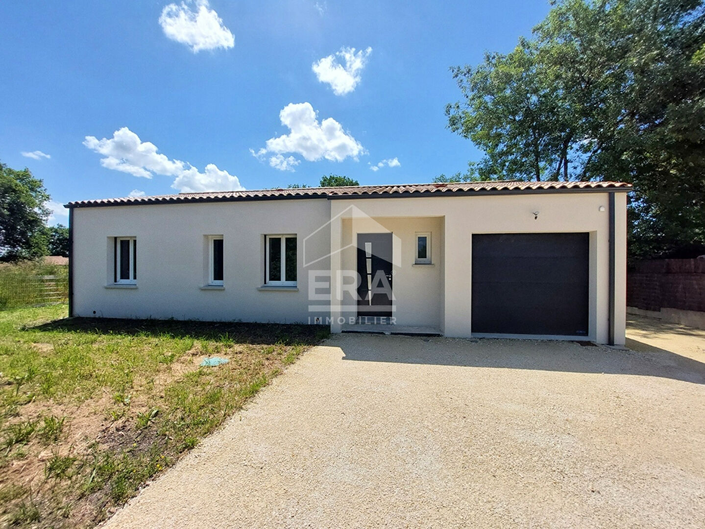 MAISON NEUVE BREUILLET - PLAIN PIED - PROCHE CENTRE-VILLE