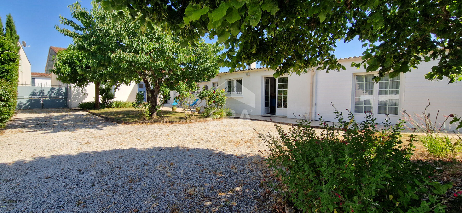 CENTRE VILLE BREUILLET - GRANDE MAISON DE CARACTERE - 216M²