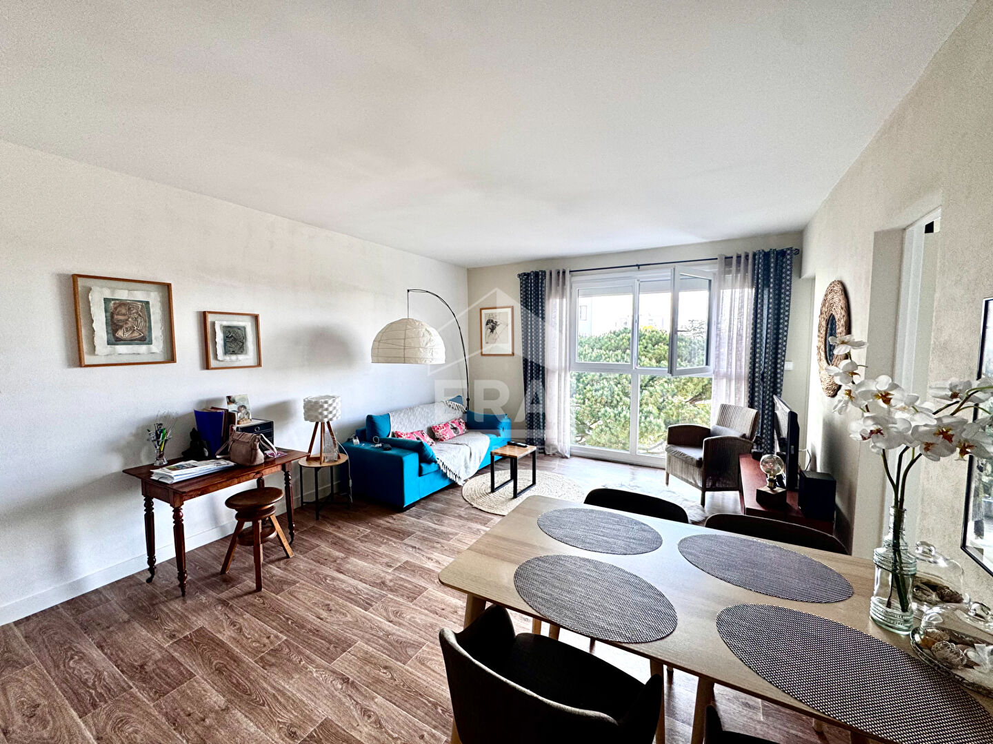 BEL APPARTEMENT T4 TRAVERSANT ET LUMINEUX DE 81 M² - ROYAN