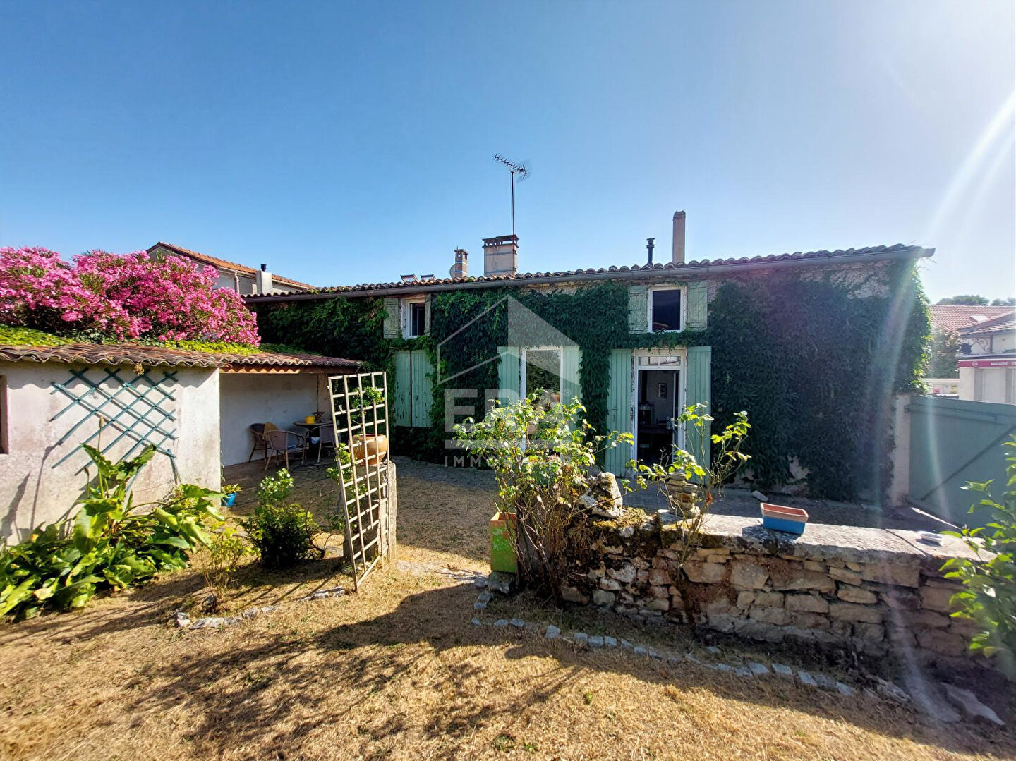 Maison BREUILLET + MURS D'UN COMMERCE - 5 pièces 115.65 m2 - A RENOVER