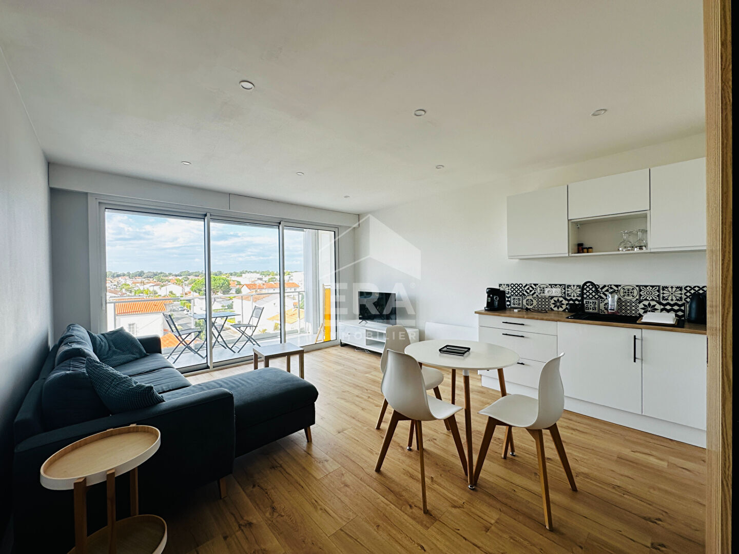 BEL APPARTEMENT T2 - PROCHE MARCHÉ - ASCENSEUR - Appartement refait à neuf