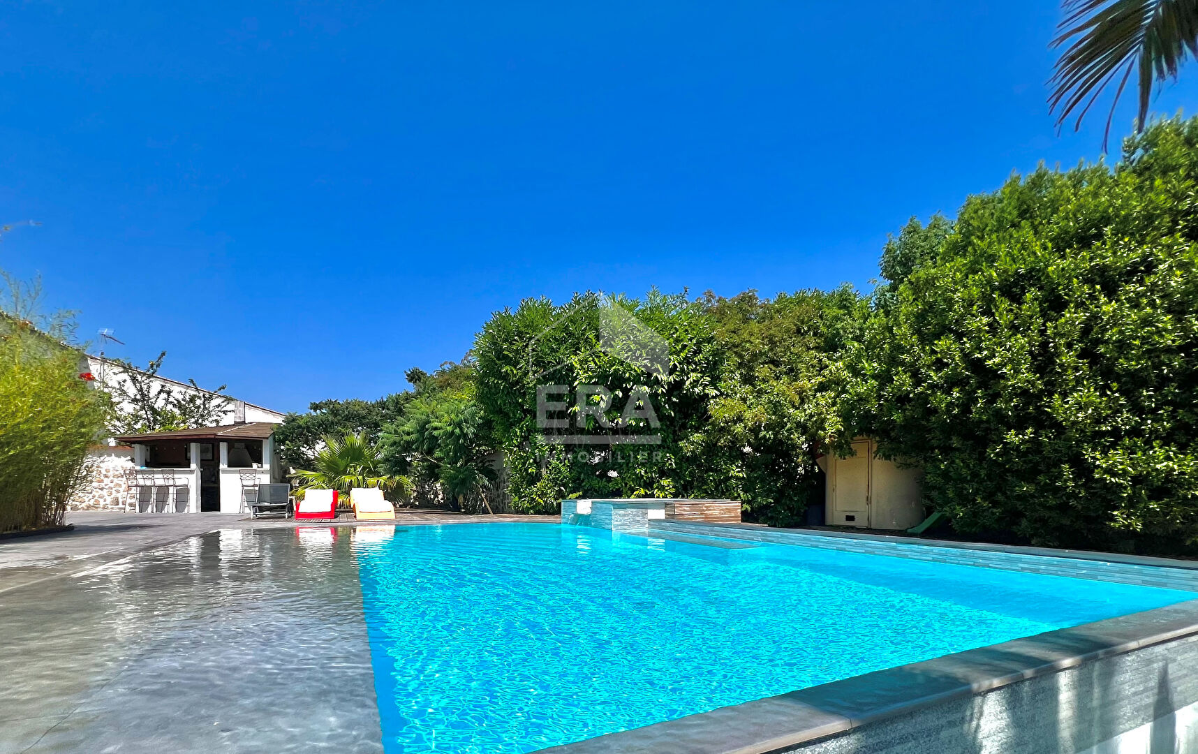 SAINT SULPICE DE ROYAN - Ancienne bâtisse des années 50 entièrement rénovée avec soin - Piscine à débordement