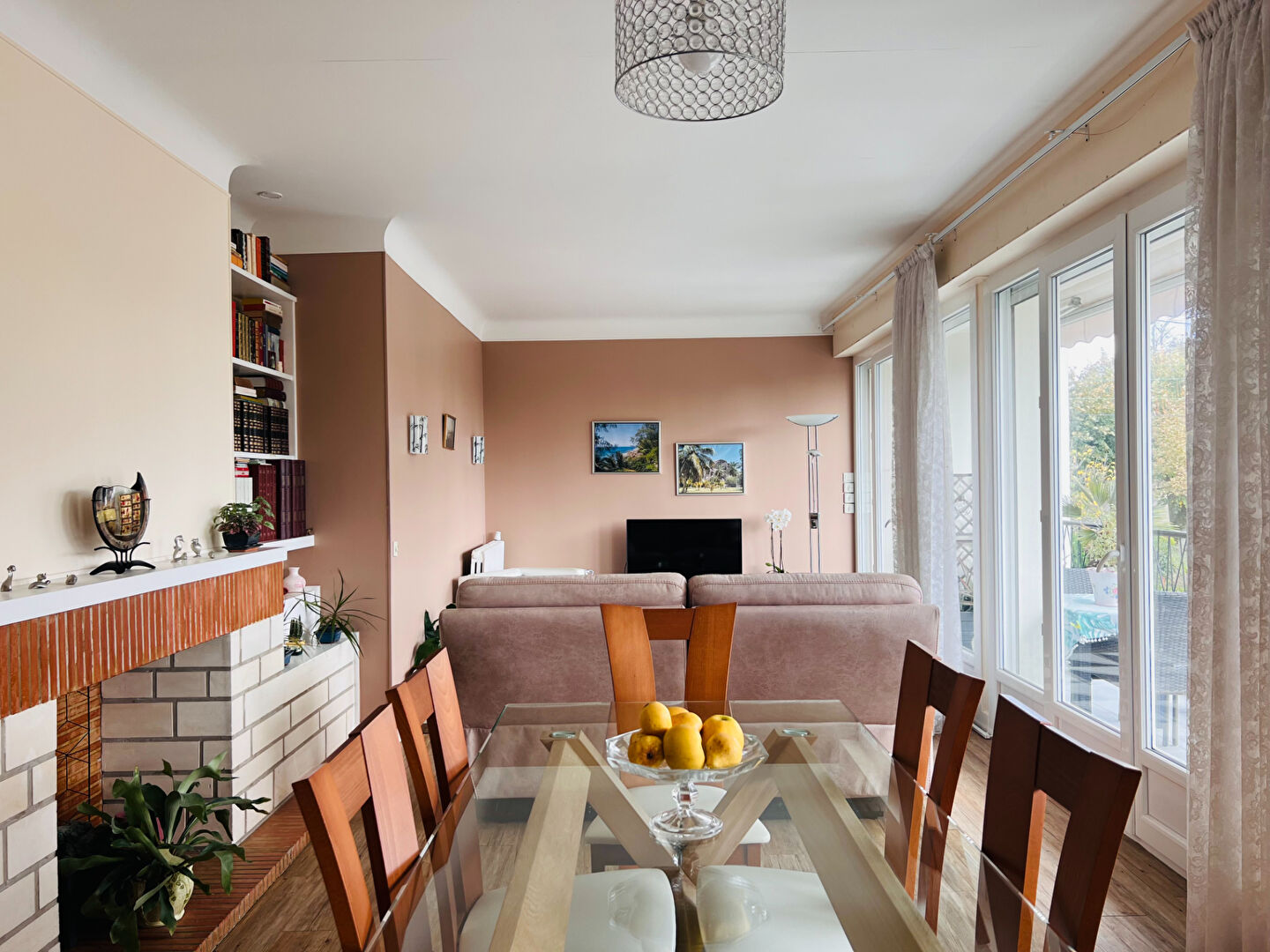 BEL APPARTEMENT - 150 M PLAGE DU PIGEONNIER - 2 CHAMBRES et GARAGE