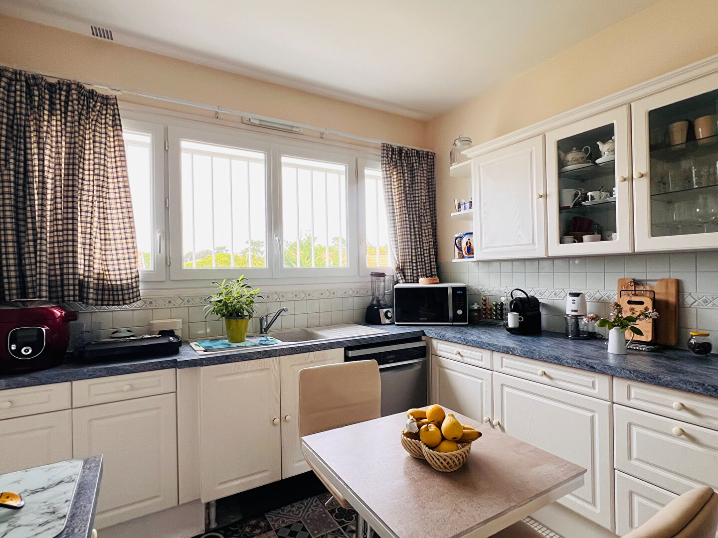 Photo BEL APPARTEMENT - 150 M PLAGE DU PIGEONNIER - 2 CHAMBRES et GARAGE image 5/6