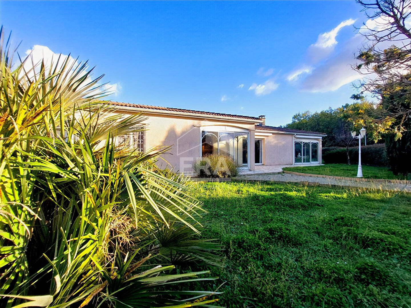 MAISON BREUILLET PLAIN-PIED - 163 m2 - avec en bonus : un studio indépendant