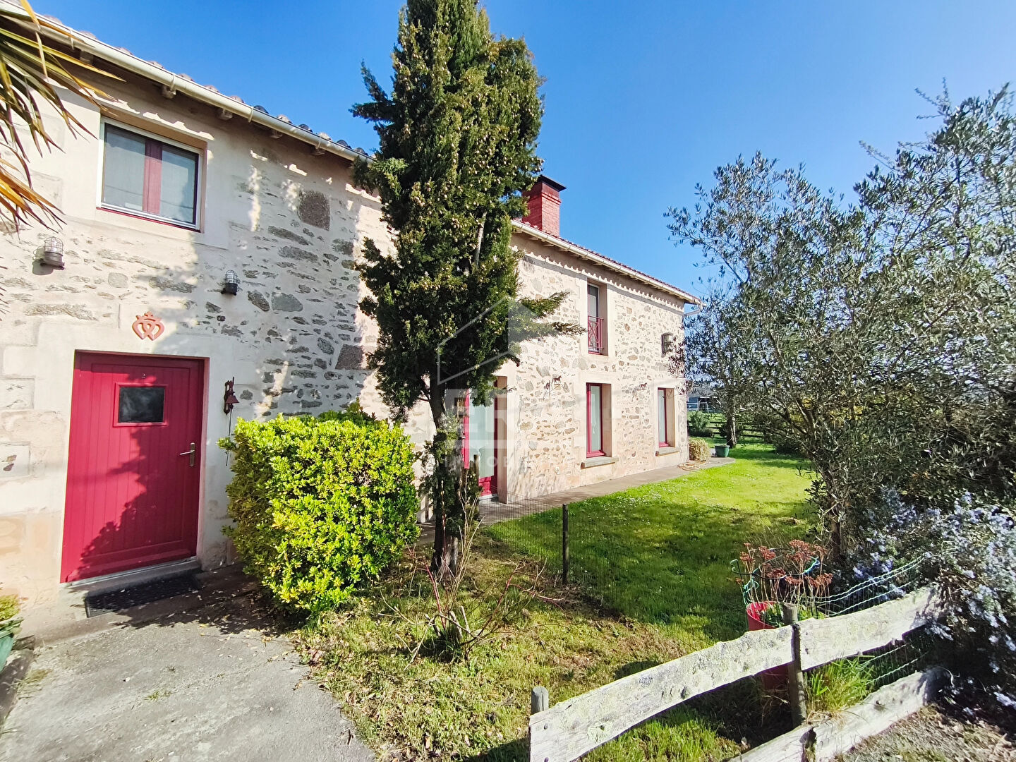 Photo Superbe longère rénovée - FOUGERE 15 min de La Roche et 30 min des Sables image 2/6