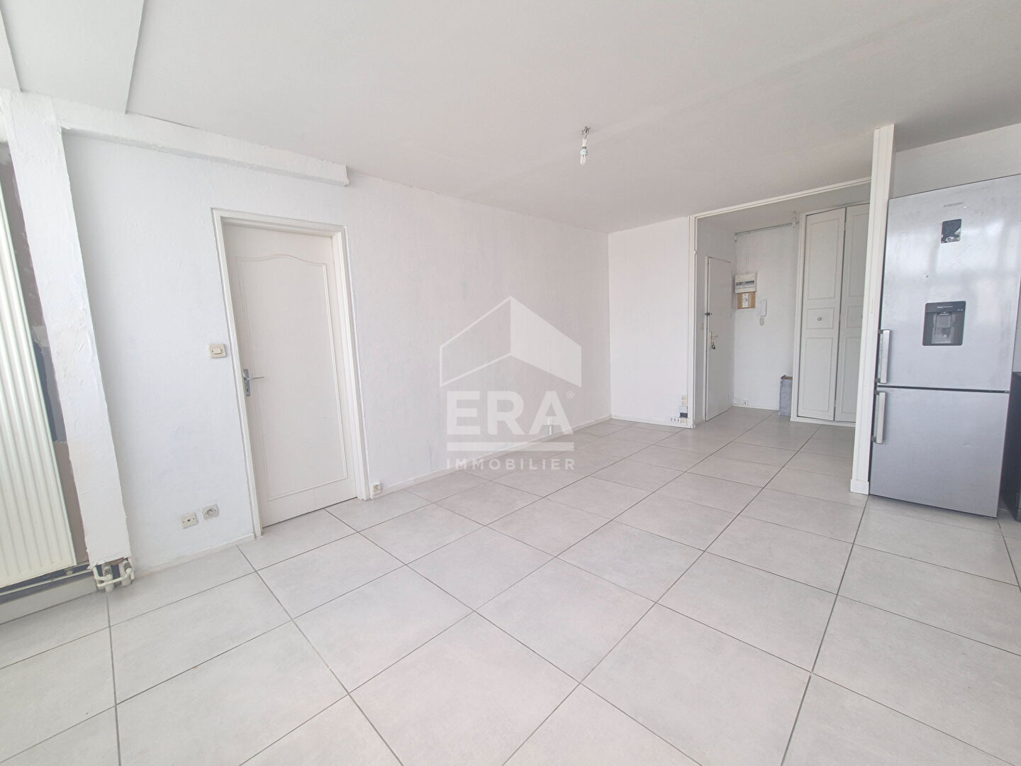 Photo Appartement La Rochelle 2 pièces 49 m2 Garage image 1/4