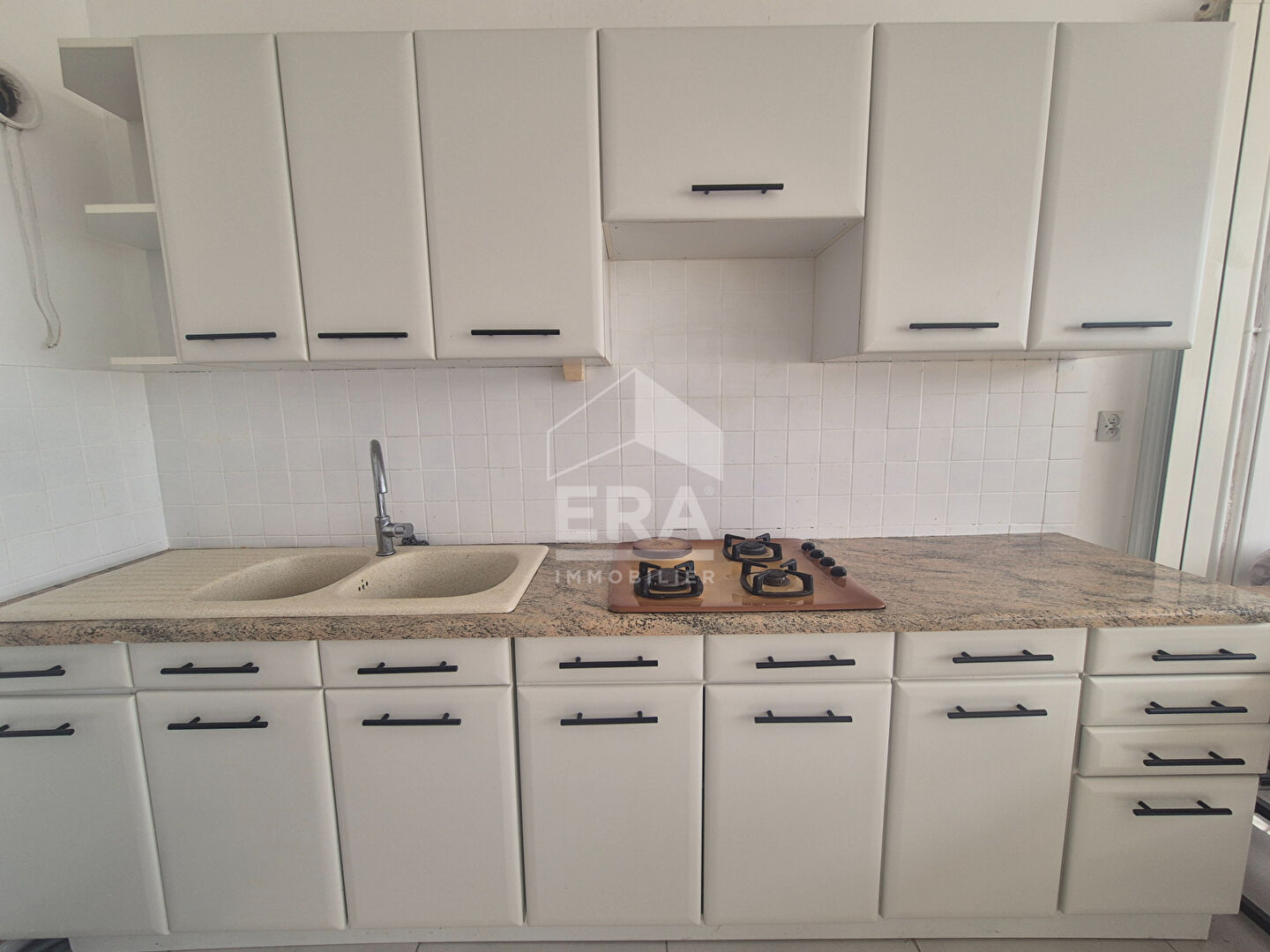 Photo Appartement La Rochelle 2 pièces 49 m2 Garage image 2/4