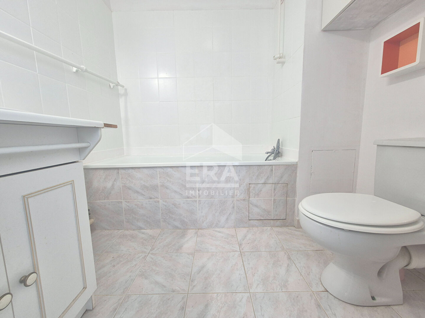 Photo Appartement La Rochelle 2 pièces 49 m2 Garage image 4/4