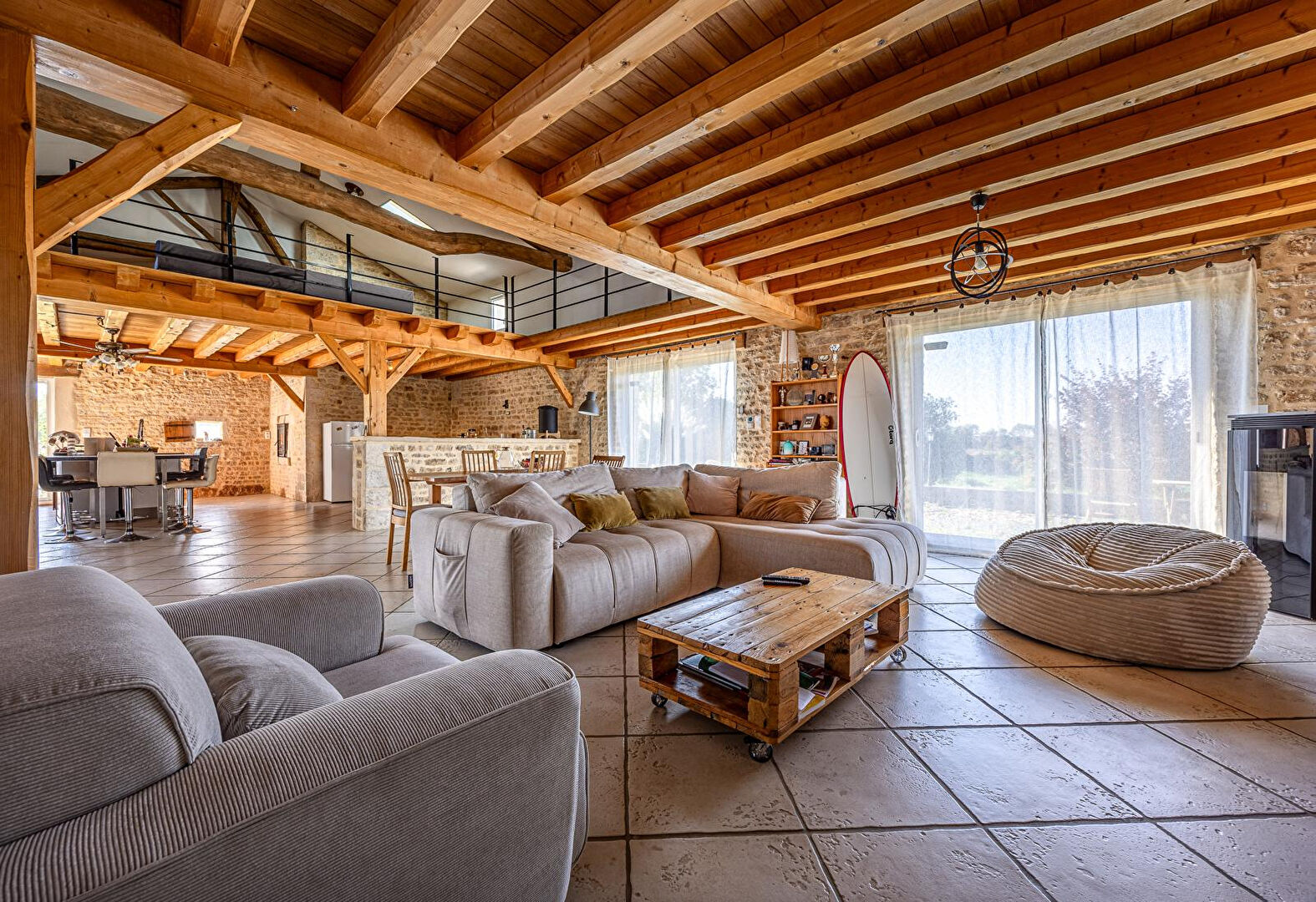 Maison à Melle avec nombreuses dépendances et grand jardin