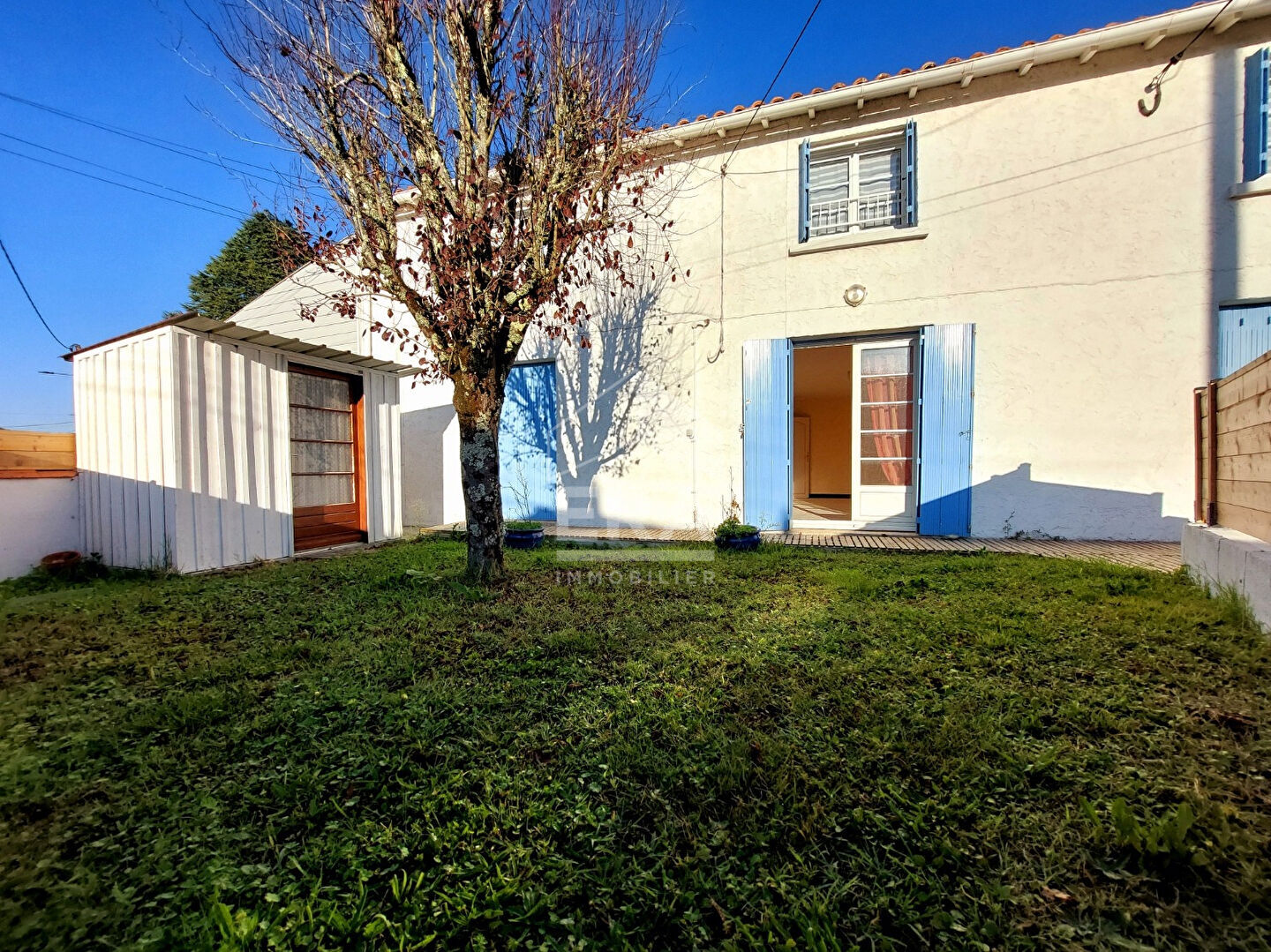 RARE SUR BREUILLET - APPARTEMENT EN REZ DE JARDIN - AVEC JARDIN PRIVATIF