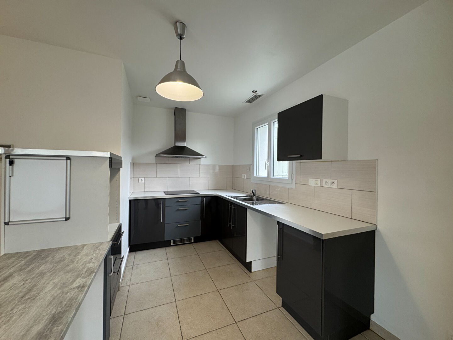 Photo Maison de plain-pied, 4 pièces à louer - LES MATHES image 5/6