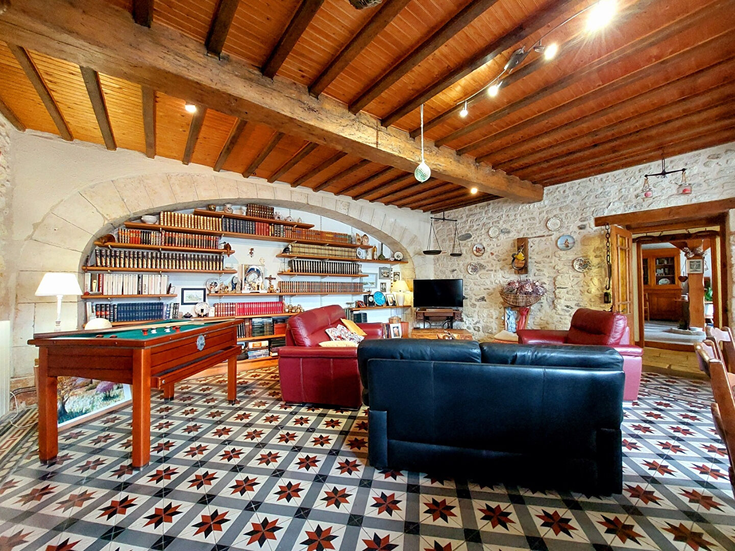 MAISON CHARENTAISE D'EXCEPTION A MORNAC-SUR-SEUDRE - 6 Chambres - 265 m²