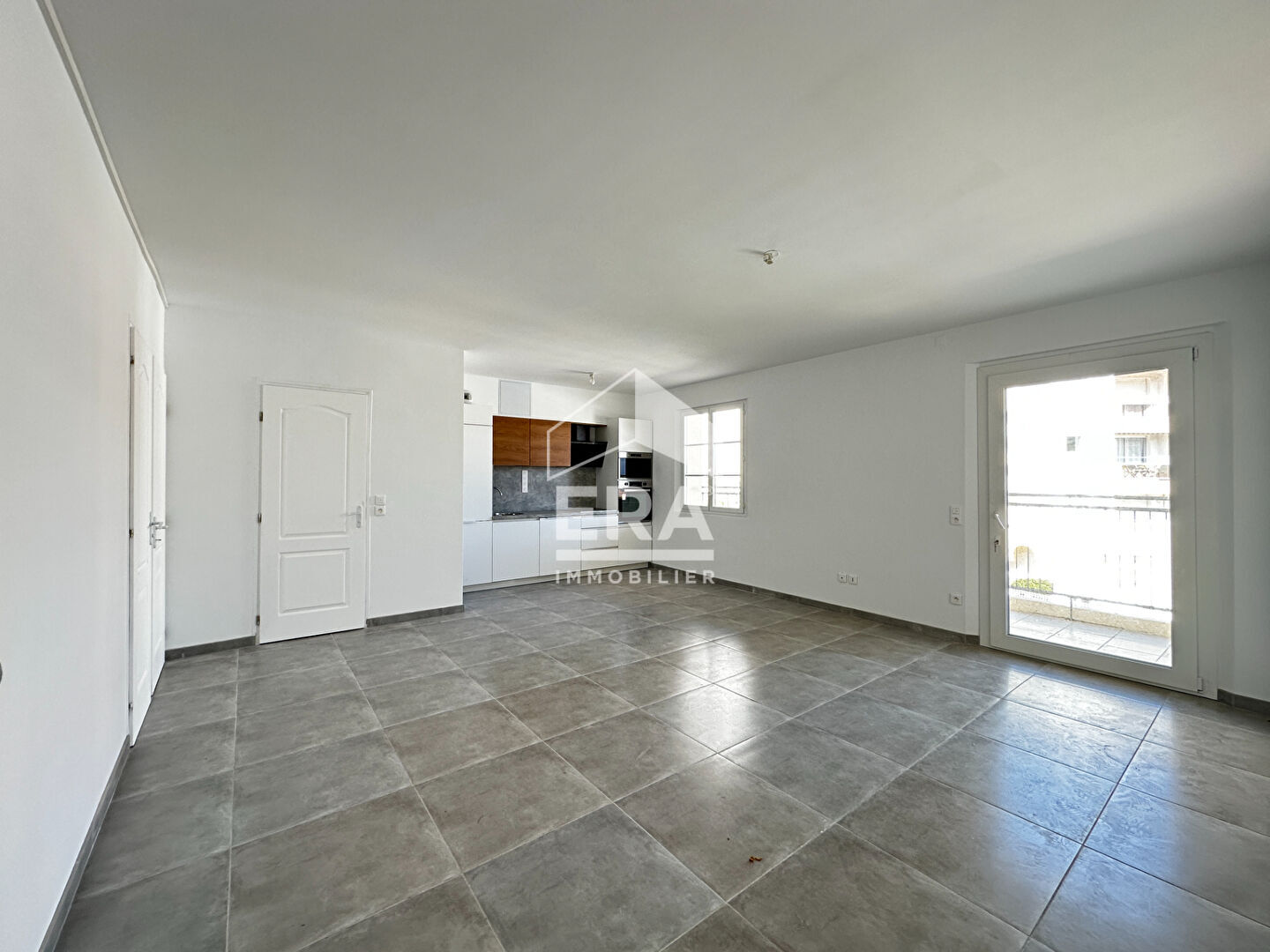 Photo EXCLUSIVITE ERA - T3 MARCHE CENTRAL DE ROYAN image 2/6