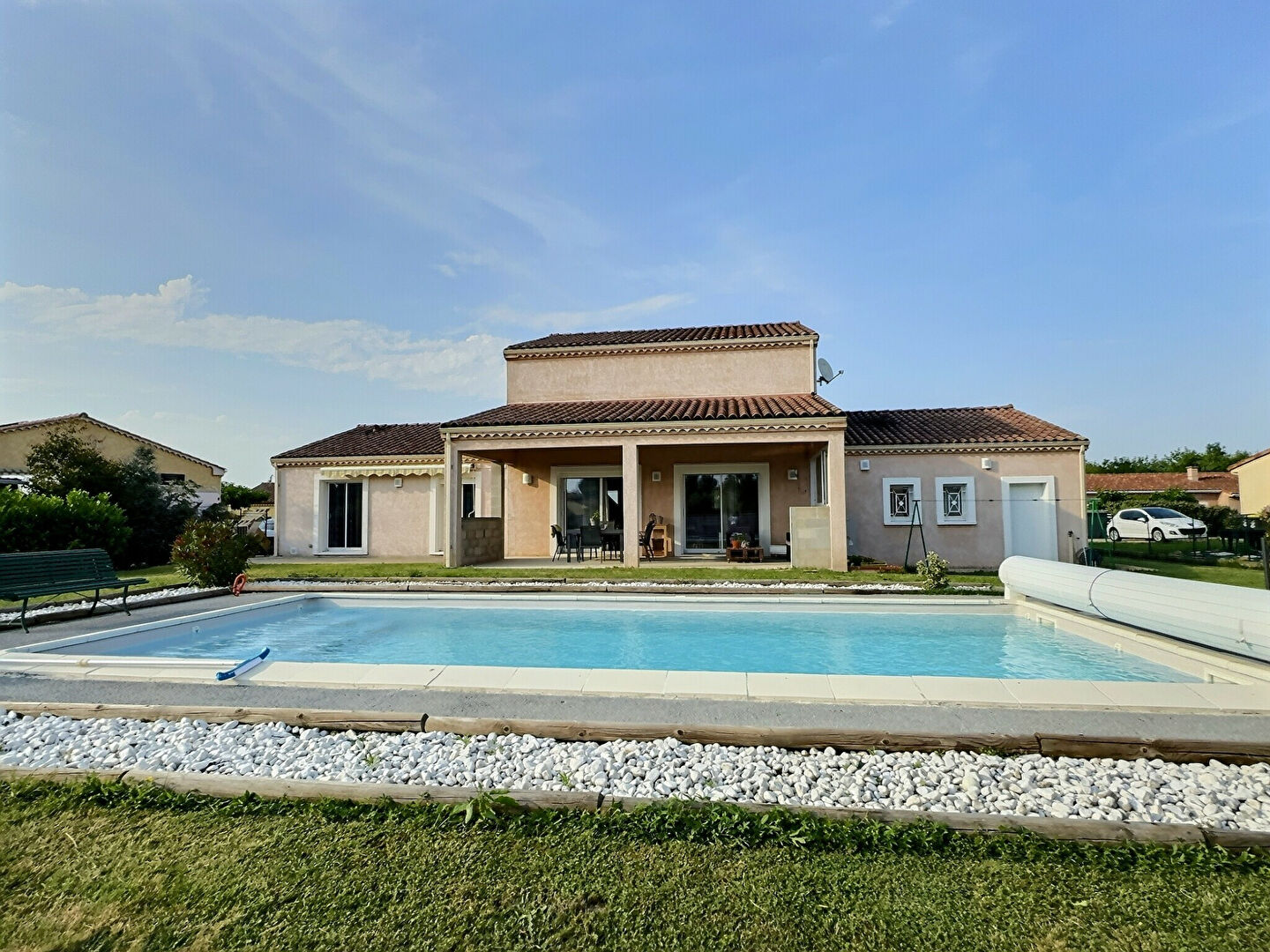 VIVIERS LES MONTAGNES - BELLE MAISON AVEC PISCINE