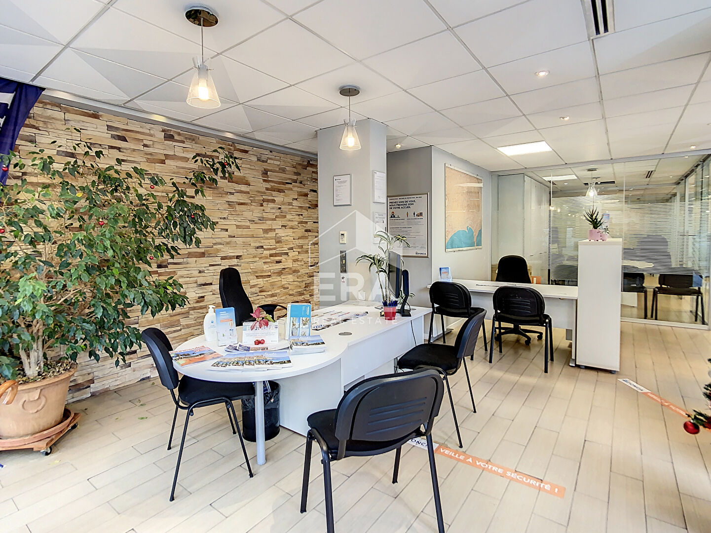 Photo MURS COMMERCIAUX LIBRES CANNES 112m2 image 1/5