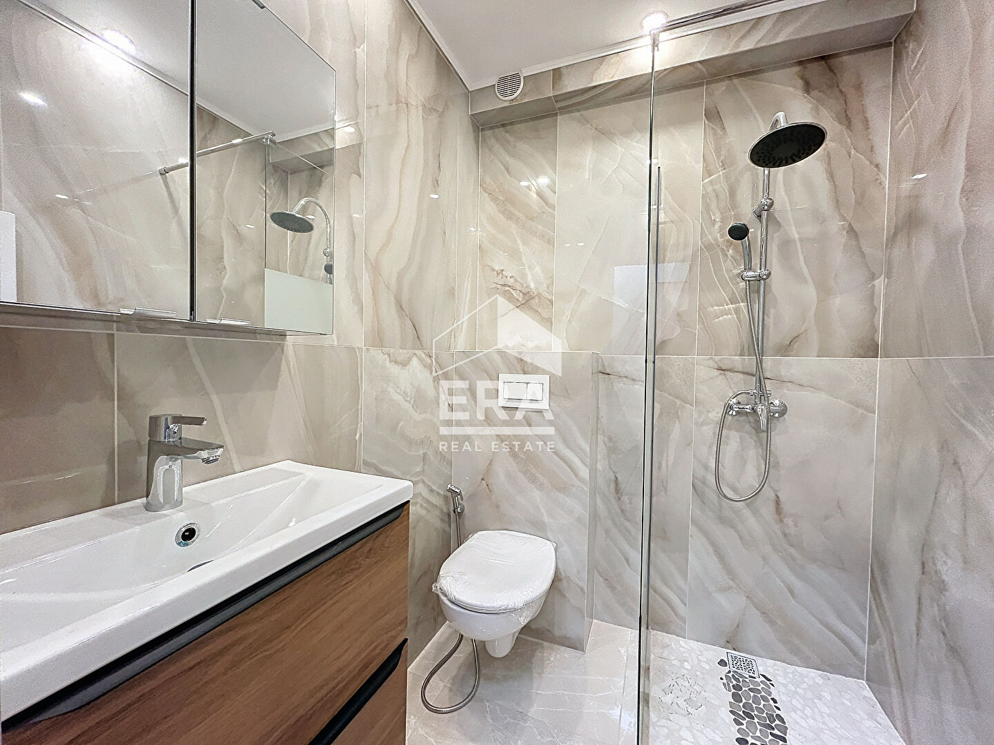 Photo VENTE STUDIO RENOVE - 26 M² AVEC COIN NUIT - BAS PETIT JUAS - TERRASSE image 2/4