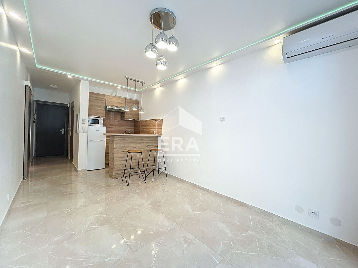 Photo VENTE STUDIO RENOVE - 26 M² AVEC COIN NUIT - BAS PETIT JUAS - TERRASSE image 3/4