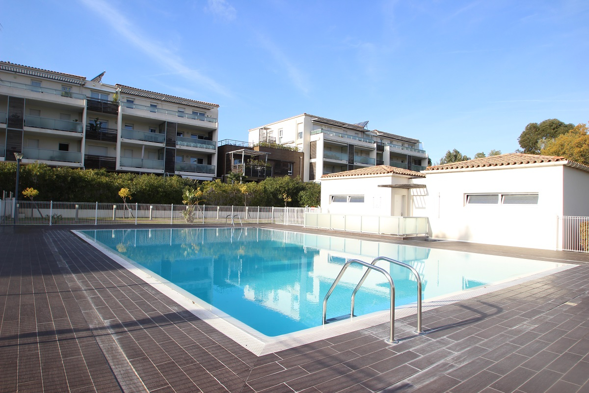 LIMITE CANNES LE CANNET VUE MER TERRASSE DERNIER ETAGE 4 pièces 98.95 m2