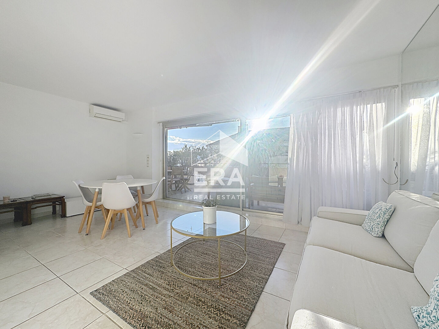 Photo VENTE APPARTEMENT DERNIER ETAGE 3 PIECES  CANNES - PALM BEACH image 2/5