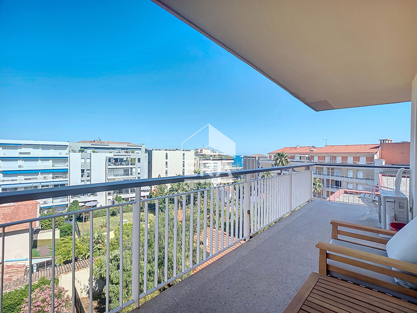 Photo VENTE APPARTEMENT DERNIER ETAGE 3 PIECES  CANNES - PALM BEACH image 4/5