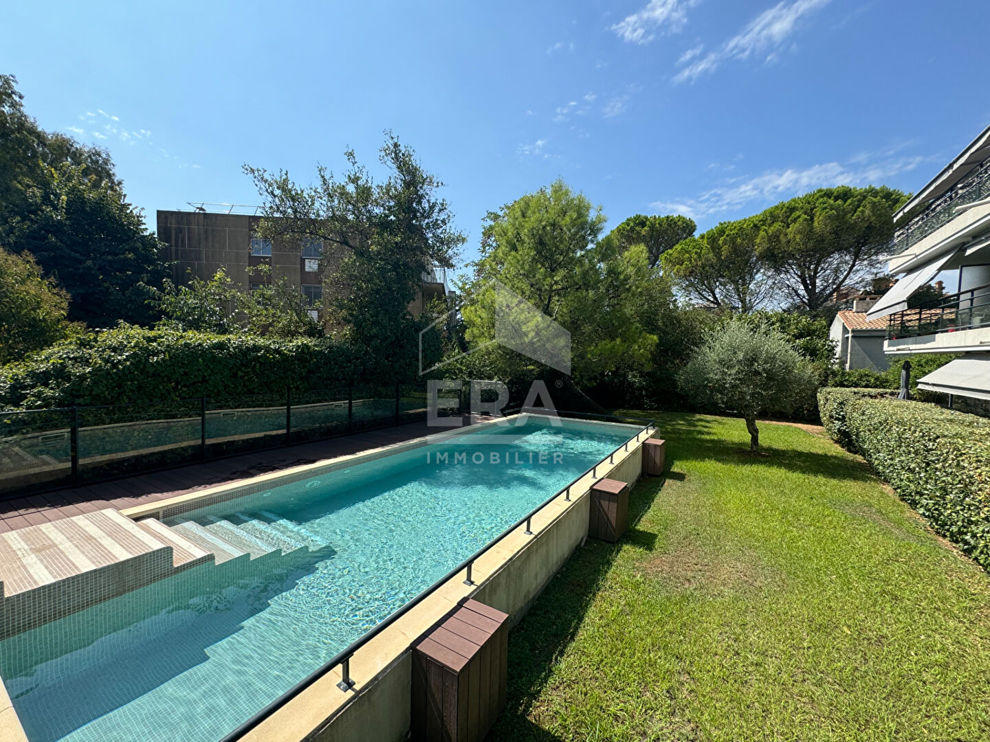 A VENDRE CANNES BASSE CALIFORNIE BEAU T2 44m² - GRANDE TERRASSE - PISCINE - GARAGE