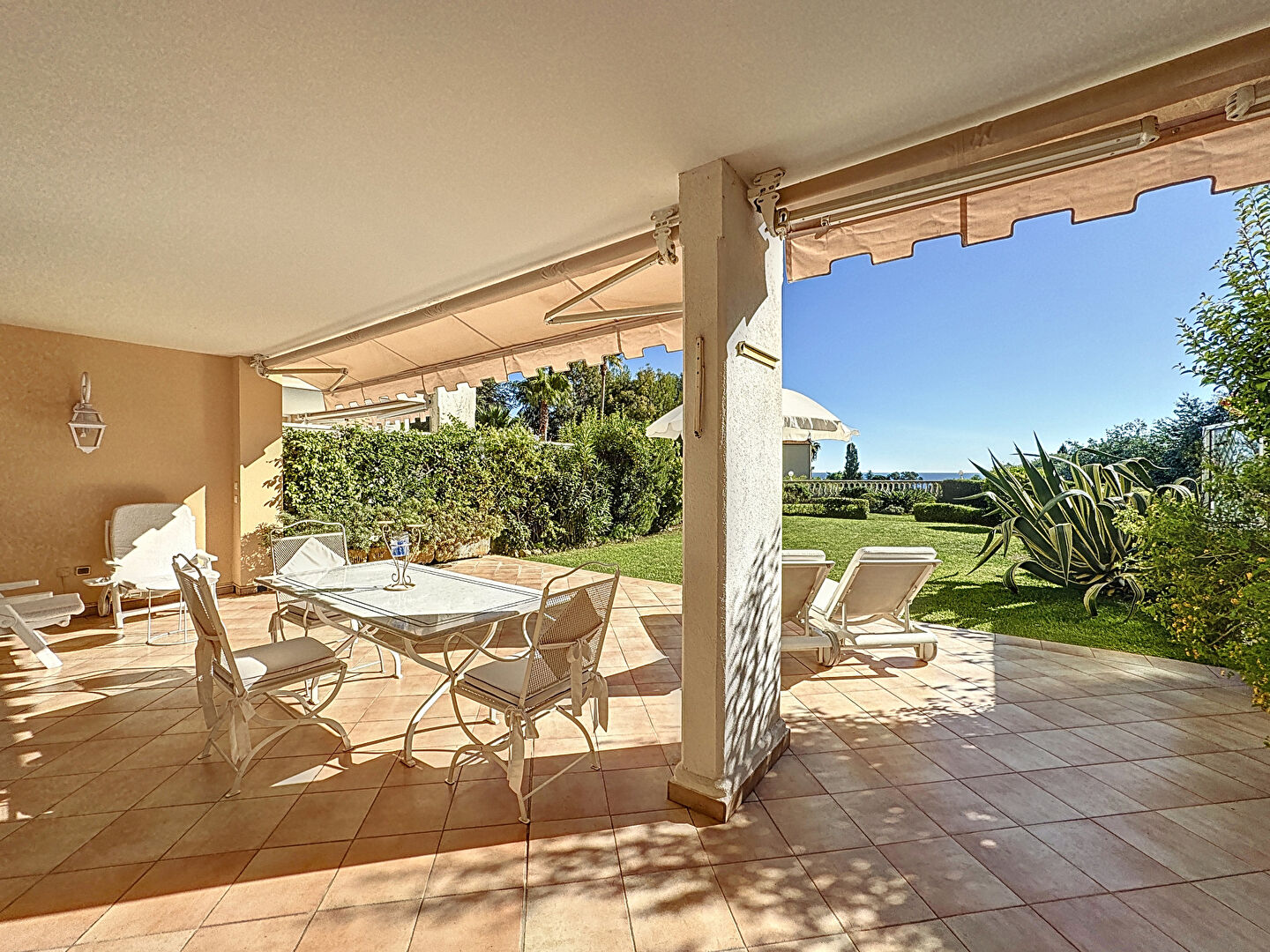 Photo CANNES CROIX DES GARDES 3 PIECES VUE MER JARDIN PISCINE image 3/6