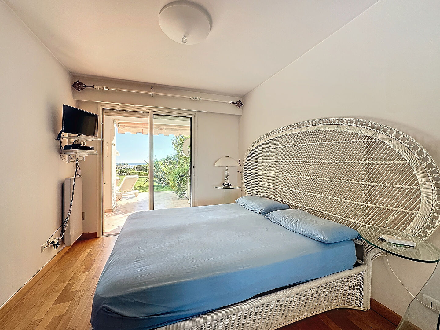 Photo CANNES CROIX DES GARDES 3 PIECES VUE MER JARDIN PISCINE image 5/6