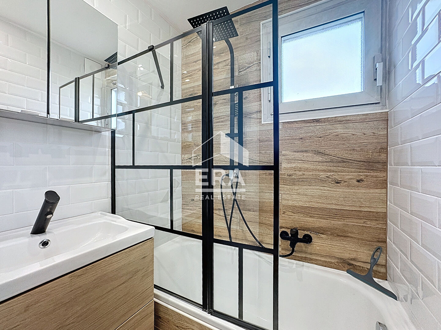 Photo CANNES LA BOCCA STUDIO RENOVE VUE MER PANORAMIQUE GRANDE TERRASSE D'ANGLE image 3/6