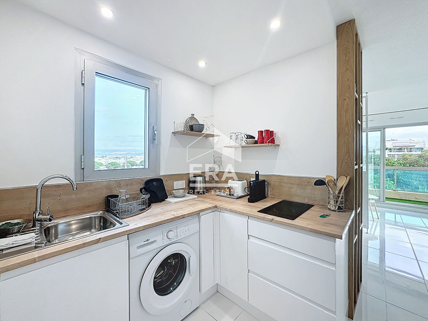 Photo CANNES LA BOCCA STUDIO RENOVE VUE MER PANORAMIQUE GRANDE TERRASSE D'ANGLE image 4/6