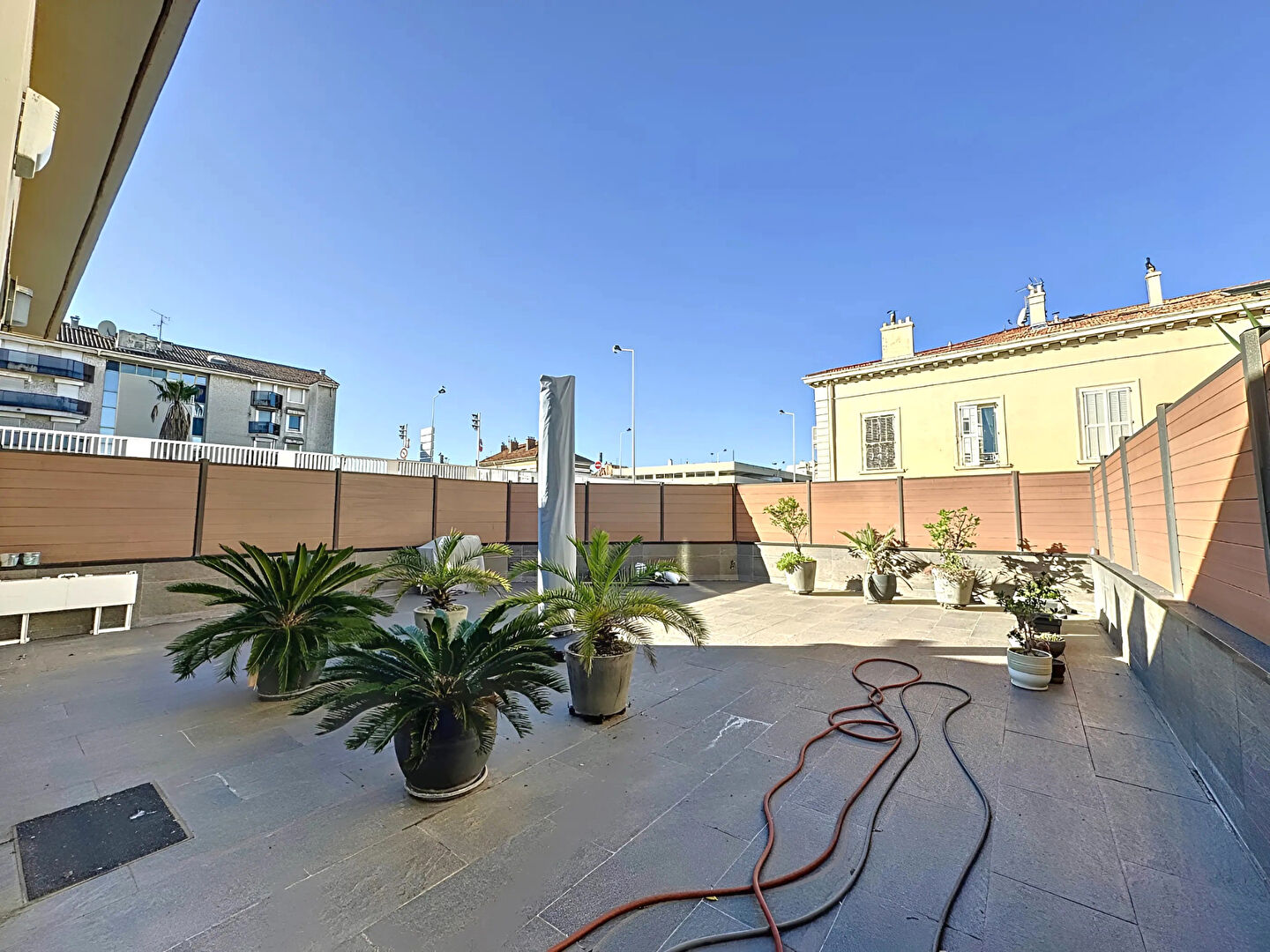 Photo GRAND 4P DE STANDING - CANNES BANANE - TERRASSE SUR TOIT 100 M² image 2/6