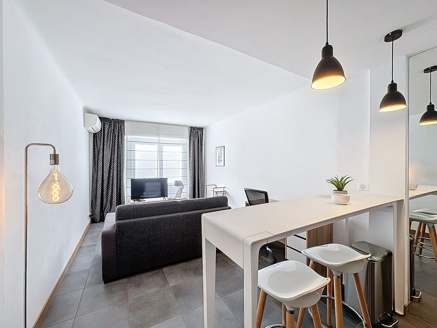 Photo CANNES BANANE 2 Pièces Balcon SUD image 1/5