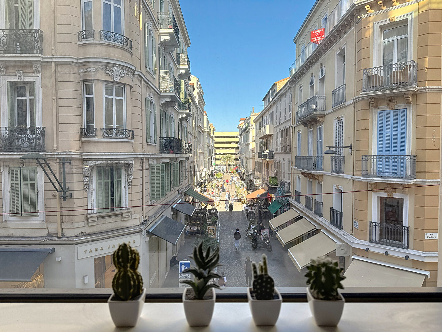 Photo MAGNIFIQUE STUDIO 34 M² GRAY D'ALBION - CANNES BANANE - VUE DEGAGEE VILLE image 1/5