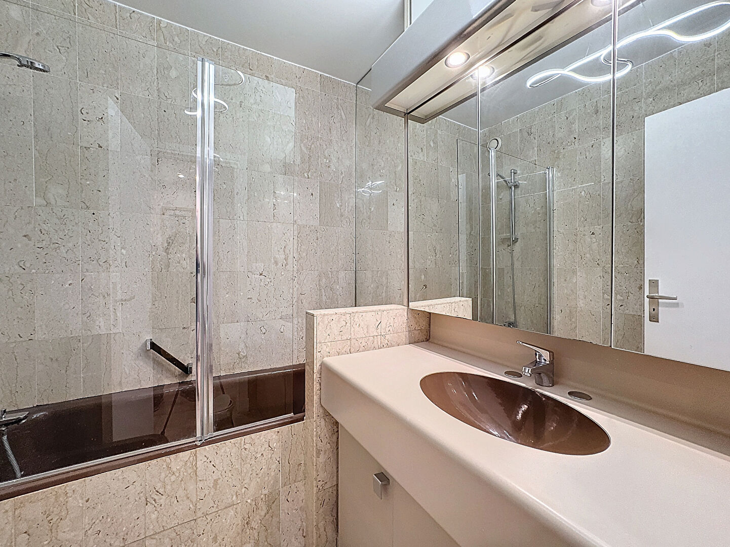 Photo MAGNIFIQUE STUDIO 34 M² GRAY D'ALBION - CANNES BANANE - VUE DEGAGEE VILLE image 5/5