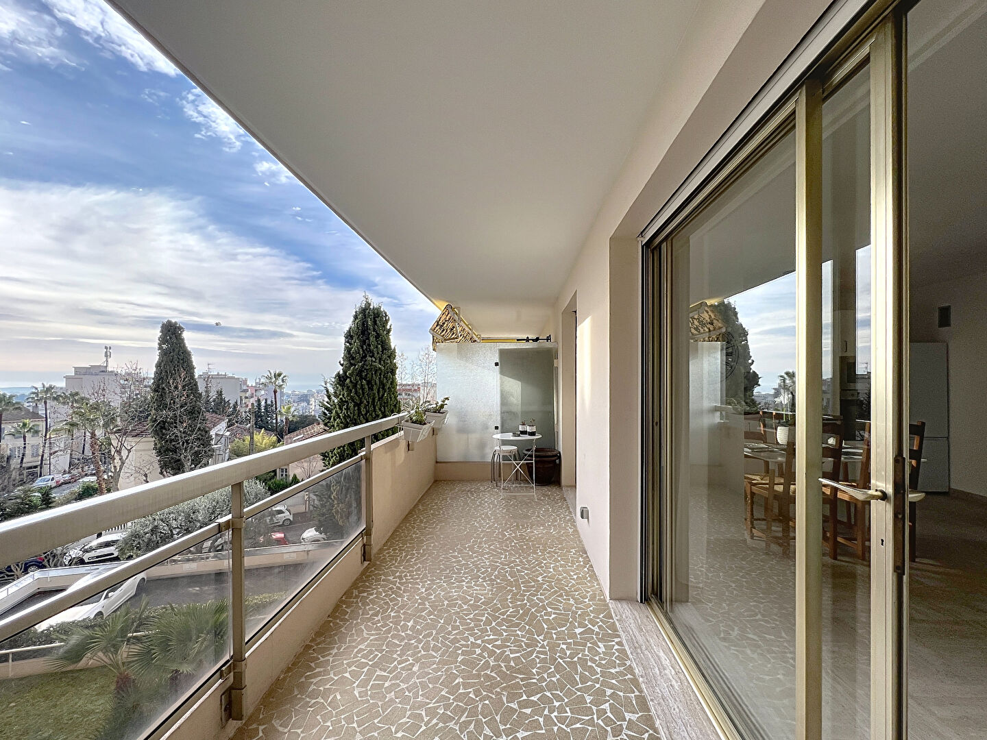 APPARTEMENT LE CANNET 3 PIECES 62M² TRAVERSANT DEUX TERRASSES