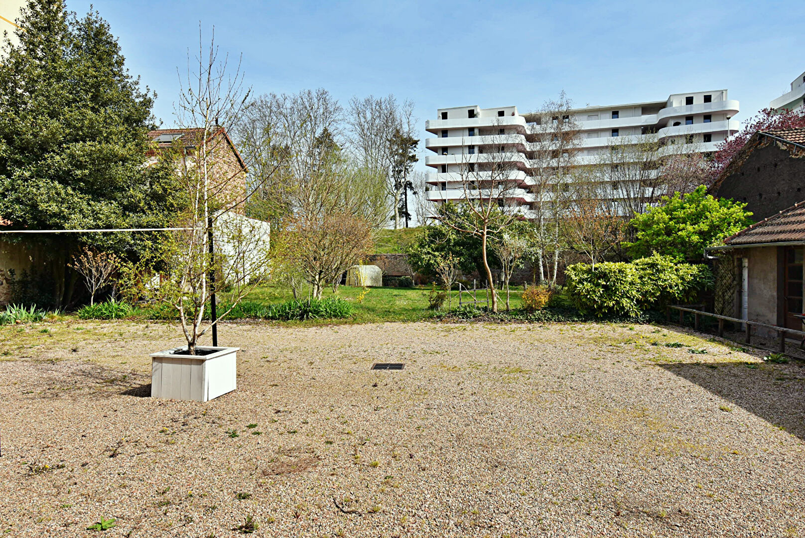 Photo Terrain constructible à vendre à Roanne 913 m2 image 2/5